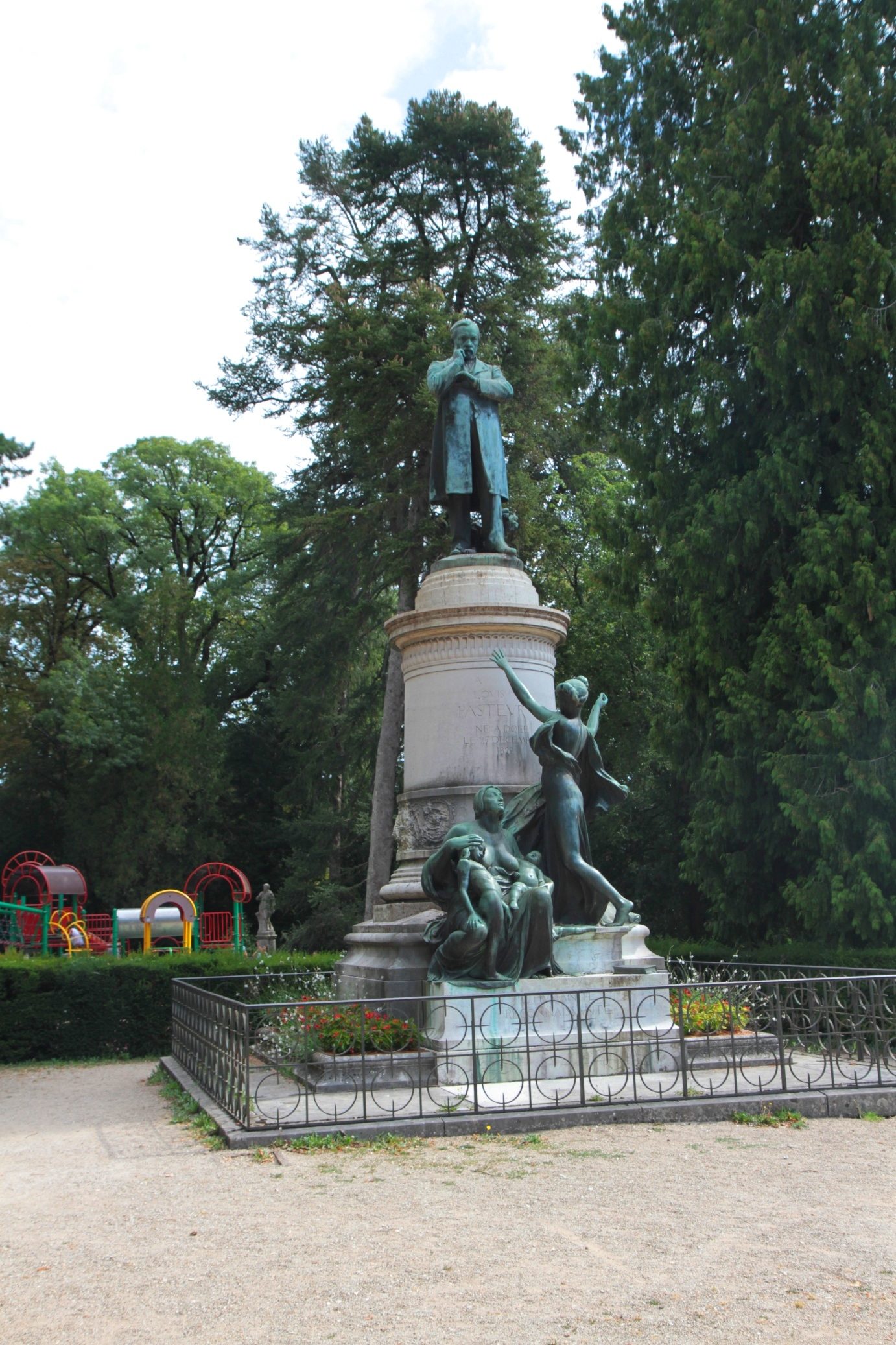 Louis Pasteur's monument (Dole) - 02.JPG